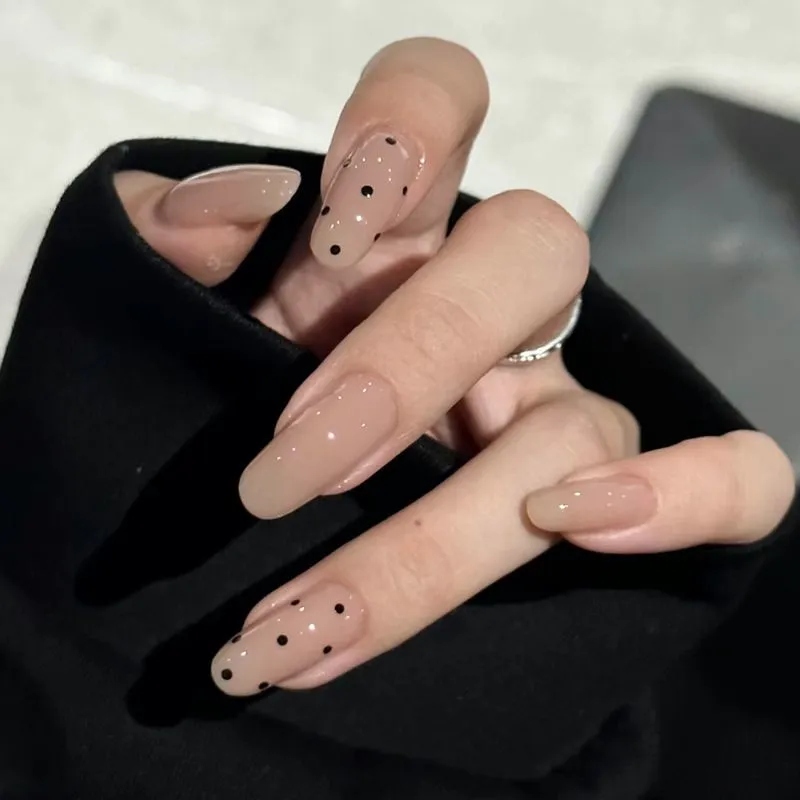 美甲穿戴甲简约优雅裸棕黑波点极简美甲贴片日常款百搭显白假指甲