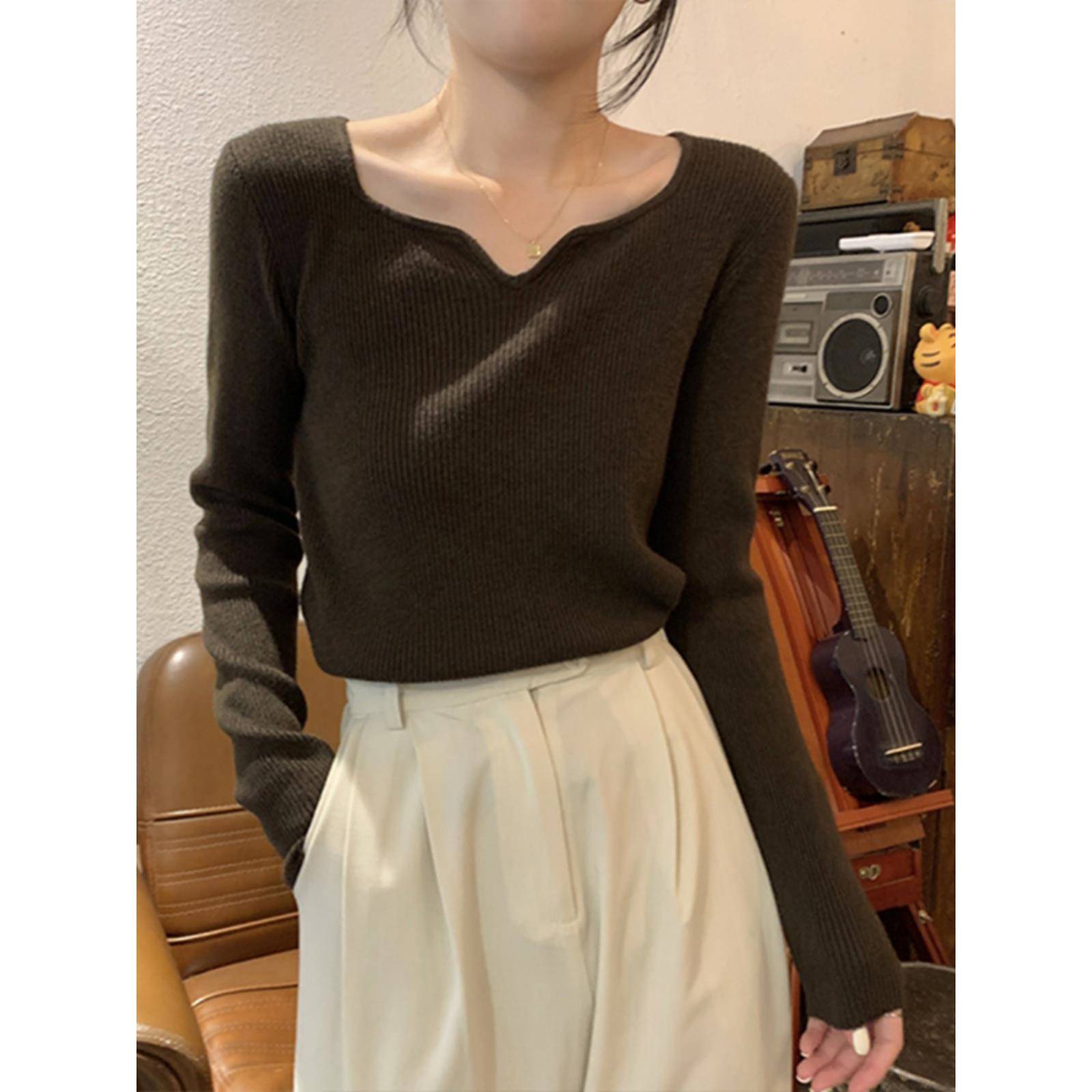 秋冬洋气领V领显瘦毛衣女软糯针织打底衫高级感i内搭上1210u