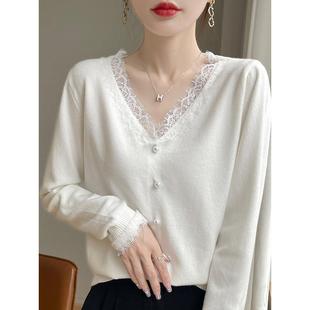 春秋优雅静谧蕾丝珍珠扣毛衣女早2026年新款打底衫洋气V领0130ed