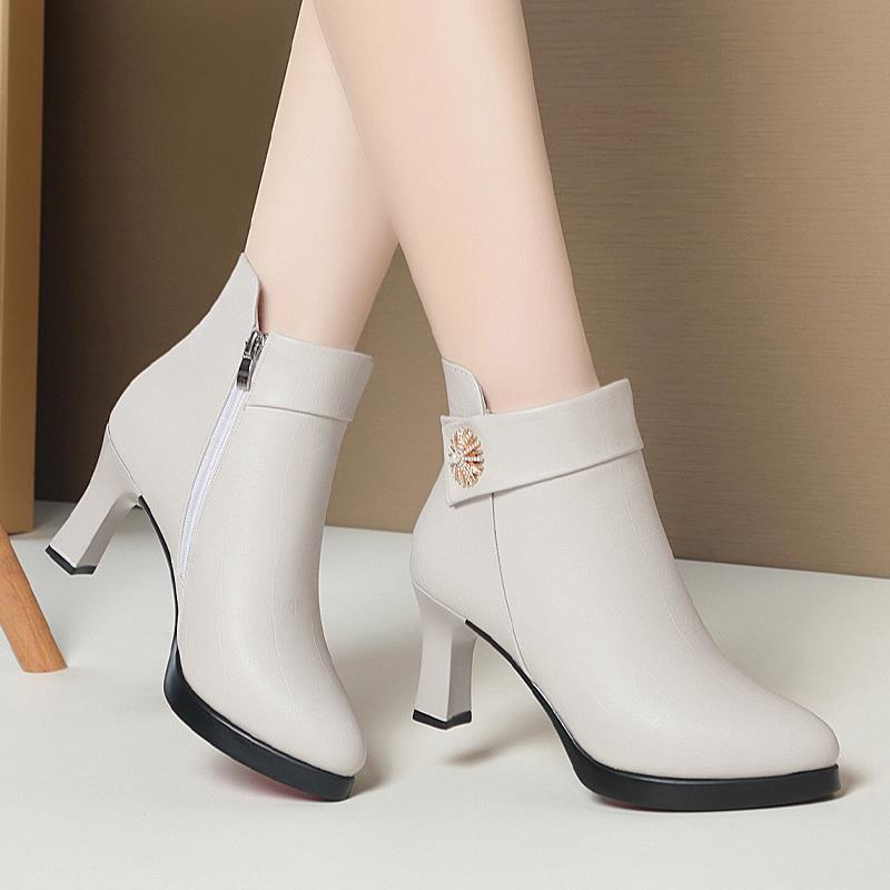 米白高跟短靴女2025新款秋秋单靴尖头女士靴子秋冬季加绒皮1029h