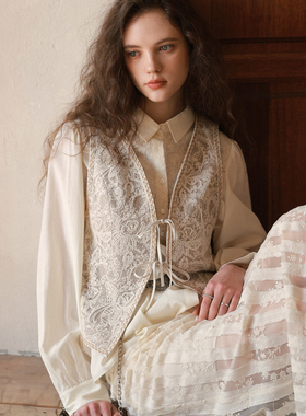 相对纶/精致满幅刺绣波西米亚V领浪漫复古叠穿卡其米色坎肩马甲