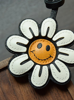 【MR夹子】Smile flower手工缝制真皮包包挂饰后视镜车钥匙扣潮搭