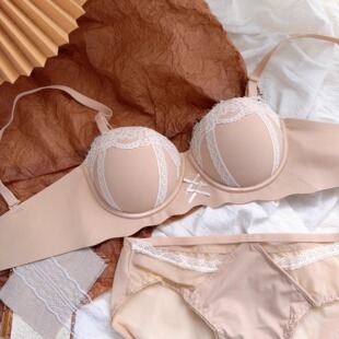 半杯蕾丝内衣女无肩带防滑小胸聚拢显大上托防下垂收副乳文胸套装
