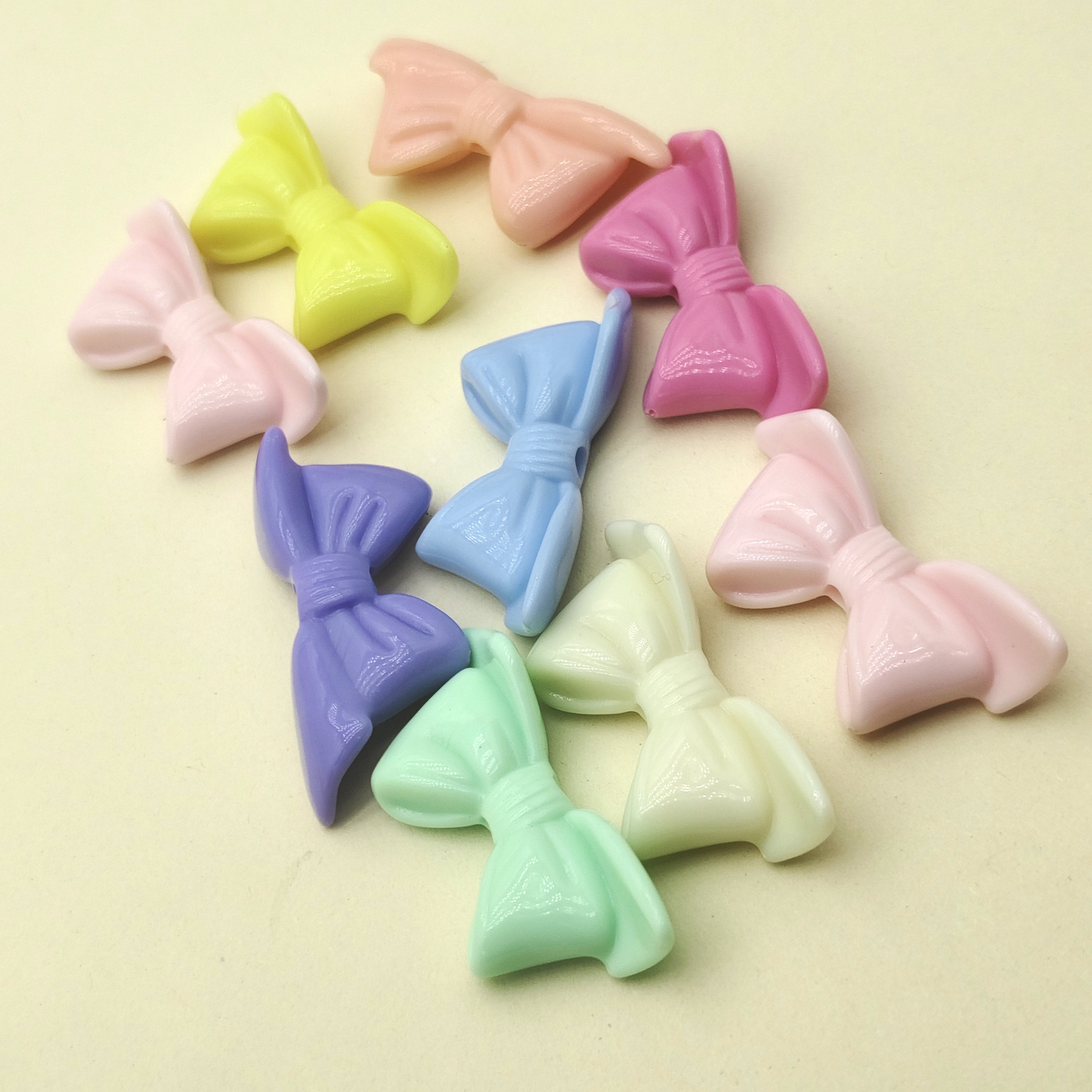 亚克力彩色手感漆蝴蝶结散珠