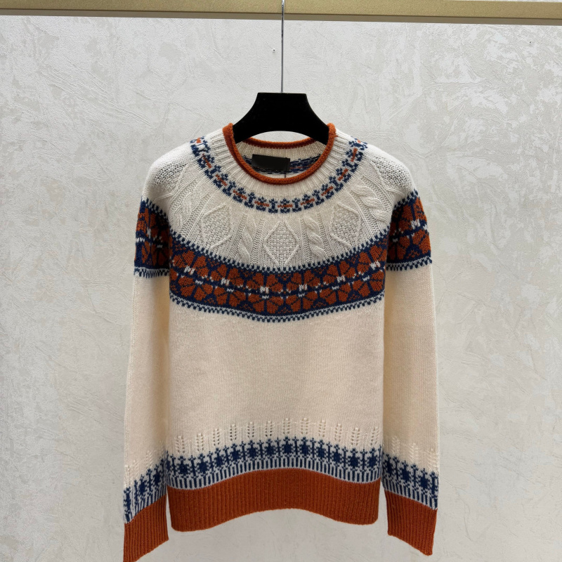 撞色菱格圆领设计减龄针织长袖套头毛衣