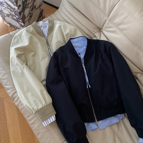 轻盈挺括早春新款假两件拼接棒球服