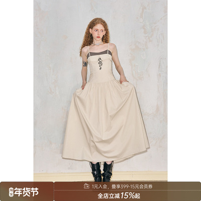 胶印龙撞色吊带连衣裙