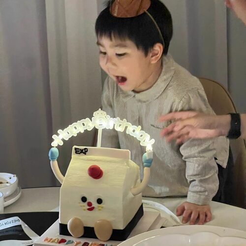 小红书同款生日快乐字母发光灯