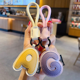 创意PU皮革26英文字母钥匙扣挂件可爱简约学生书包挂饰小礼品