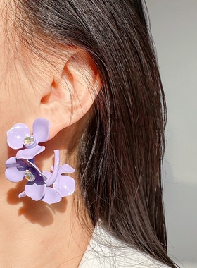 外贸饰品时髦气质紫色立体花瓣大耳环轻奢高级珍珠花朵C形耳圈V39