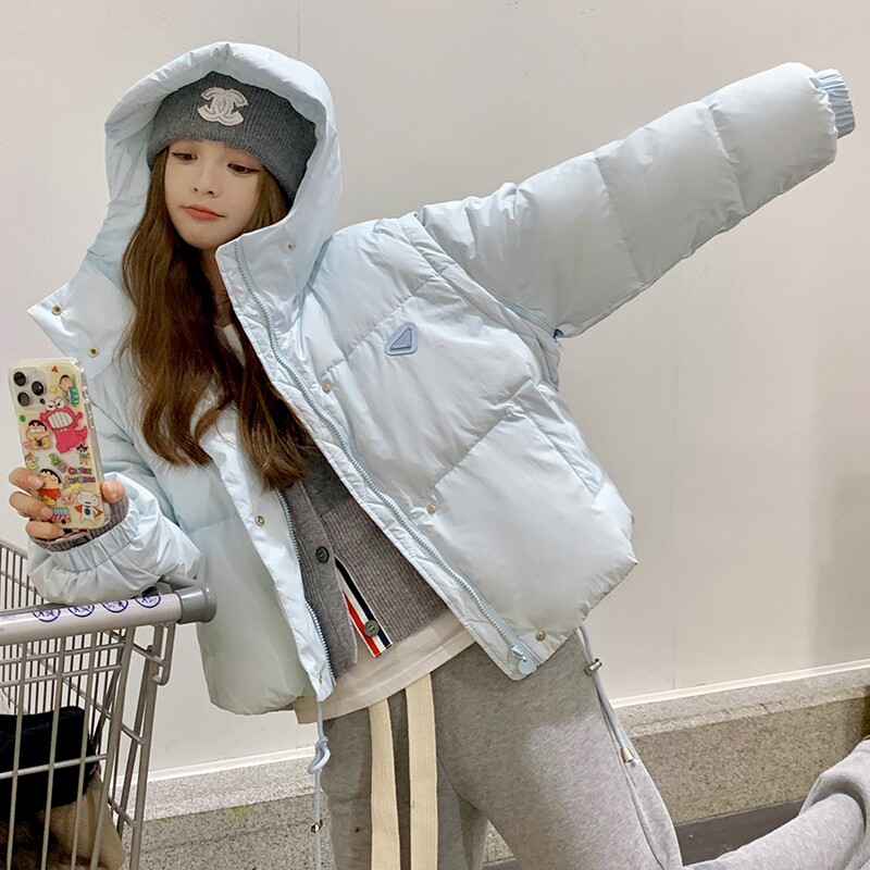 独特超好看奶蓝色短款面包羽绒服女冬2024年新款多巴胺学院风外套,女装马甲,浙宝213A