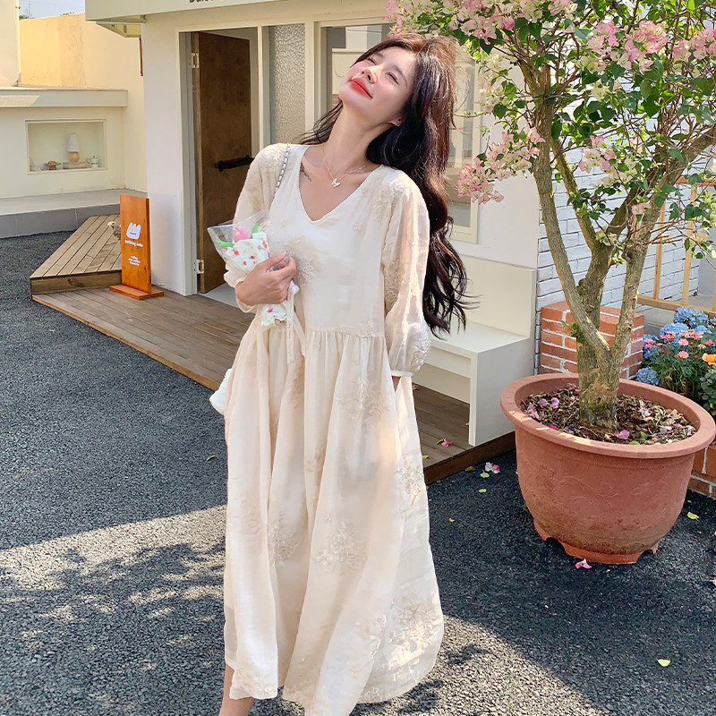 仙女裙宽松高级感V领长裙2025夏季新款小个子时尚刺绣苎麻连衣裙,女装连衣裙,浙宝213A