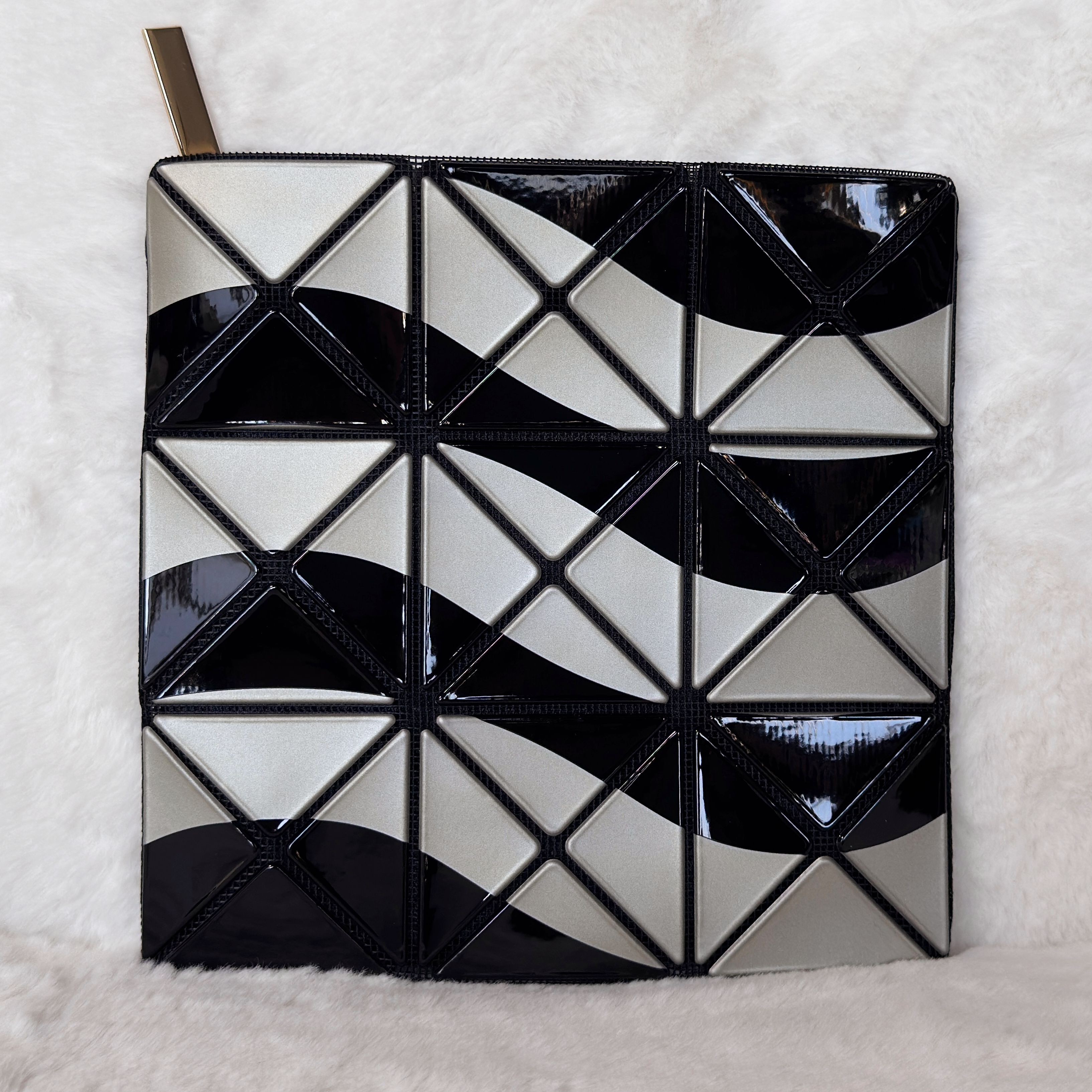 日本三宅一生ISSEY MIYAKE撞色双面手拿包化妆包收纳包 北京现货