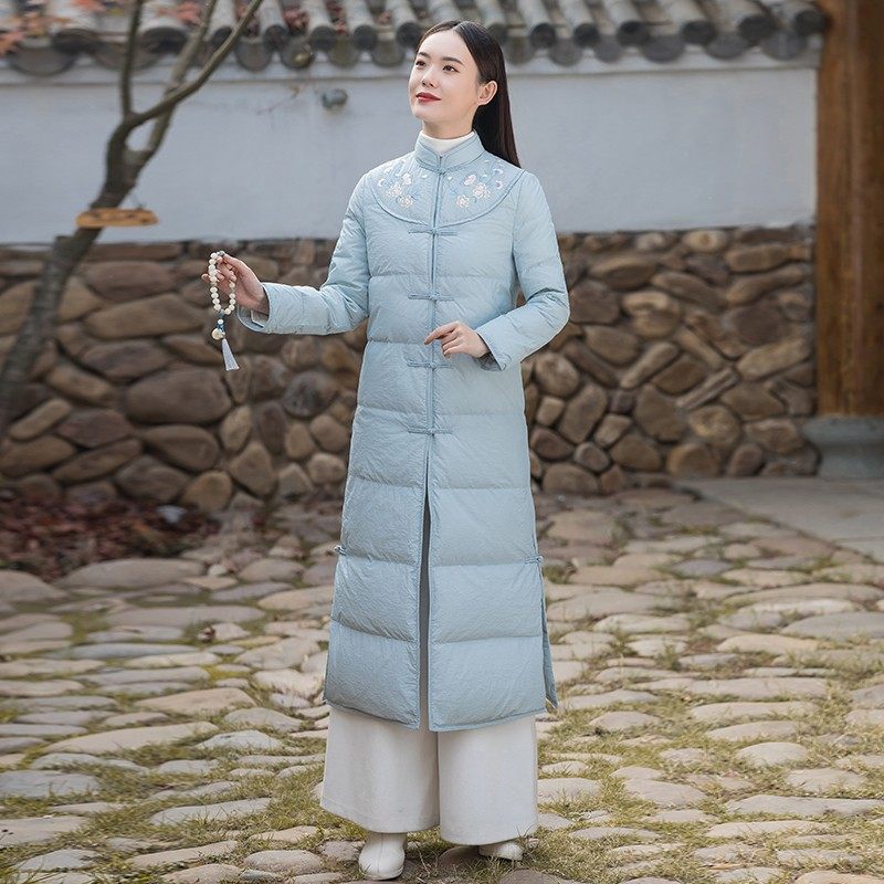 民族中国风冬装刺绣轻薄中式复古轻奢羽绒服女白鸭绒长款过膝加厚