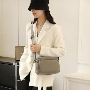 Colorful 2025女士百搭多层尼龙休闲通勤旅游便携斜挎包包 Fox新款