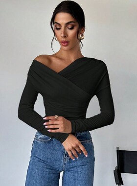 纯色斜肩长袖上衣Solidcolor slanted shoulder long sleeved top