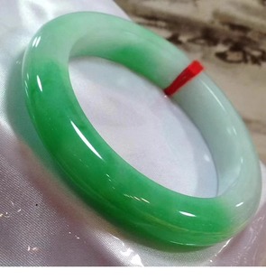 缅甸翡翠飘绿手镯阳绿冰种玉镯子翡翠处理半山水糯白绿牛奶底女款