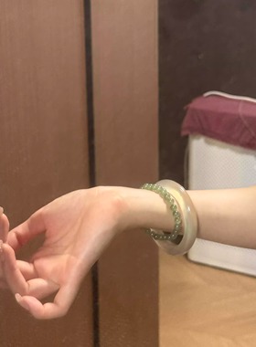 冰种玉髓手镯浅色调少女国风天然玉石和田玉手串翡翠平替通勤送礼