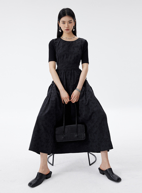 BLANK LABEL 极简高级棉感底布丝线提花面料收腰黑色连衣裙女夏季