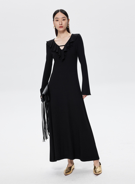 BLANK LABEL 极简高级平纹人棉针织面料收腰修身黑色连衣裙女早秋