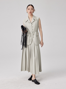 BLANK LABEL 极简高级抗皱斜纹TR面料绿色修身西装背心马甲女夏季