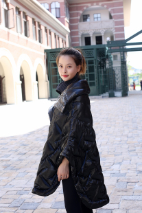 横店月娥2019明星同款女士甜美斗篷两件套可脱卸背心羽绒服可定制