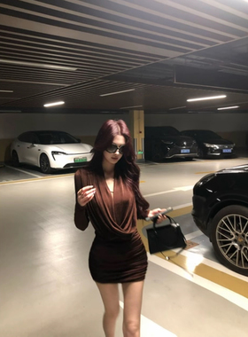 秋冬新款性感辣妹蕾丝拼接垂坠荡领连衣裙女修身显瘦包臀短裙子