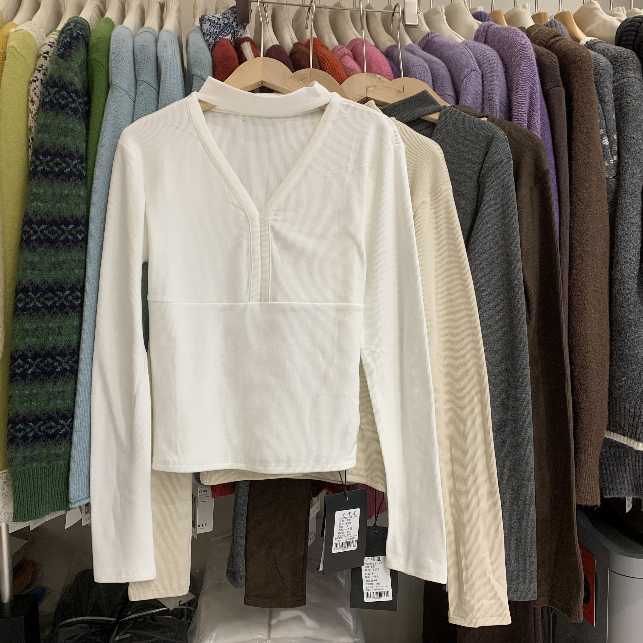 E念8036纯欲挂脖秋冬加薄绒长袖打底衫女修身显瘦上衣气质小衫