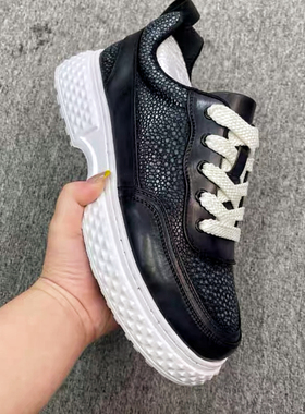 满天星珍珠鱼皮厚底板鞋男士轻便舒适增高稀有皮潮鞋夏季新款男鞋