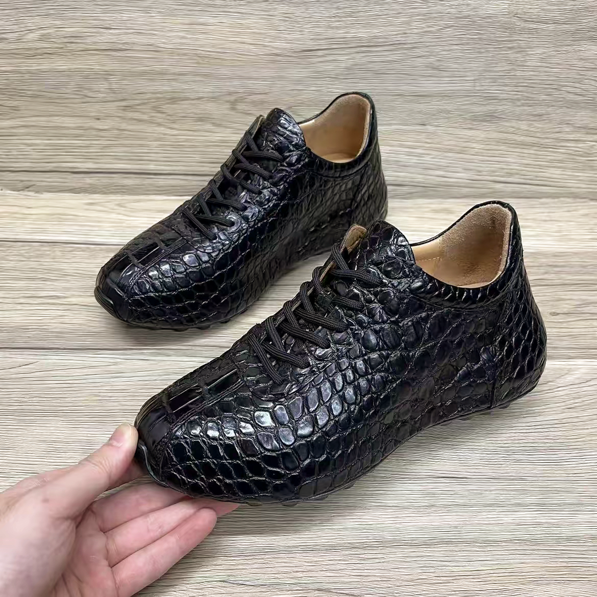 全包底鳄鱼皮运动鞋男士高端百搭休闲时尚旅游鞋无拼接男士老爹鞋