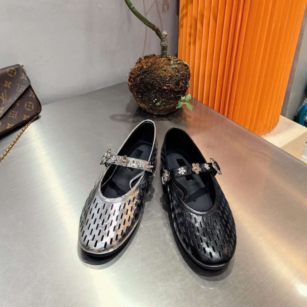 欧洲站女鞋26春时尚透气冲孔软油蜡金属牛皮圆头一字带玛丽珍单鞋,女鞋,浅口单鞋,淘宝优惠券,粉丝福利购,淘宝优惠卷