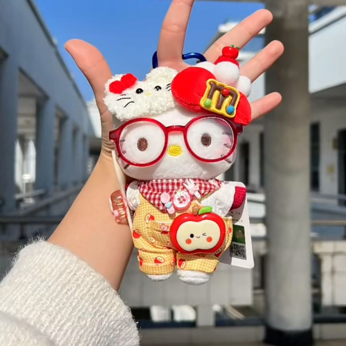 日本正版哈喽猫玩偶苹果