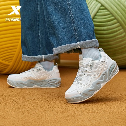 特步女鞋萌仔鞋2025新款冬季皮面保暖厚底休闲鞋女厚底增高运动鞋