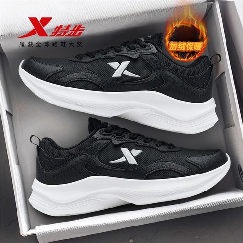 特步男鞋2025新款皮面加绒保暖运动鞋初中学生轻便减震跑步鞋棉鞋