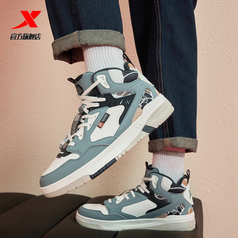 特步板鞋男鞋新年款冬季新款潮流轻便高帮休闲鞋舒适运动鞋子正品