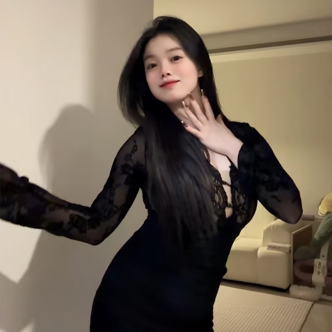 蕾丝内搭冬季黑色包臀连衣裙女