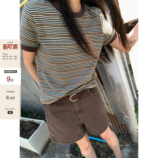 经典 CCKOK 新款 2026夏季 设计休闲舒适T恤女 简约咖色条纹正肩短袖