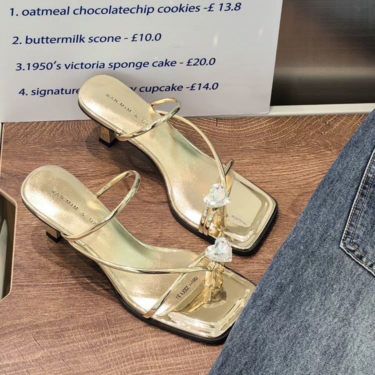 水钻外穿凉拖鞋女2025夏季新款气质仙女风配裙子方头夹趾高跟凉鞋