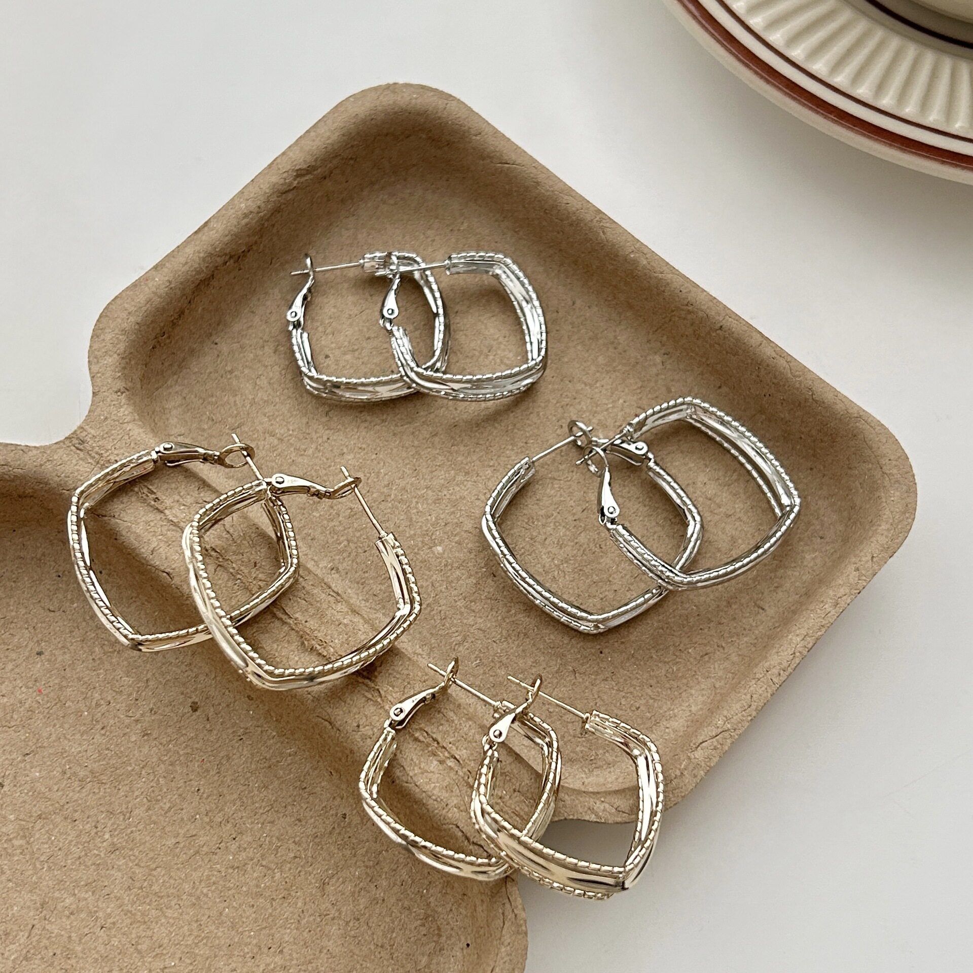 欧美时尚高级感耳圈个性几何方形银针耳环小众设计金属耳饰女百搭