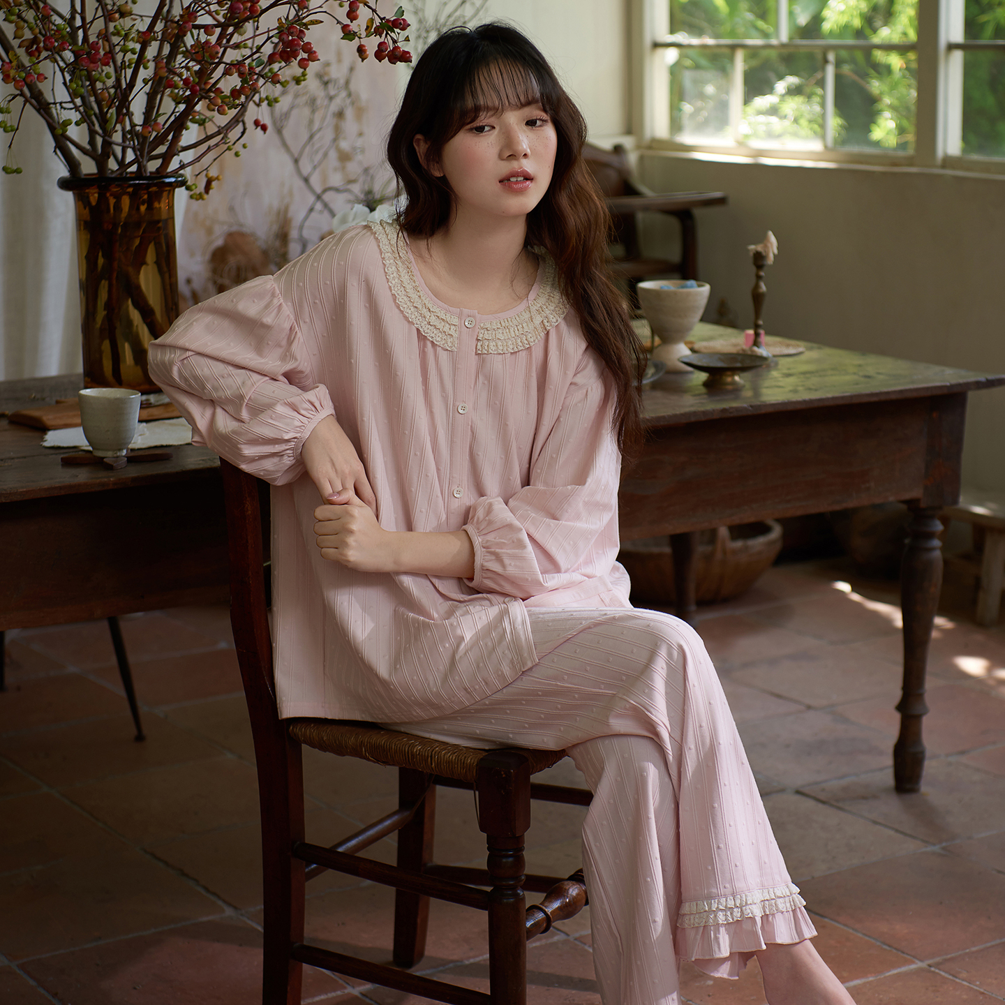 思莉太太粉色圆领开衫公主风套装