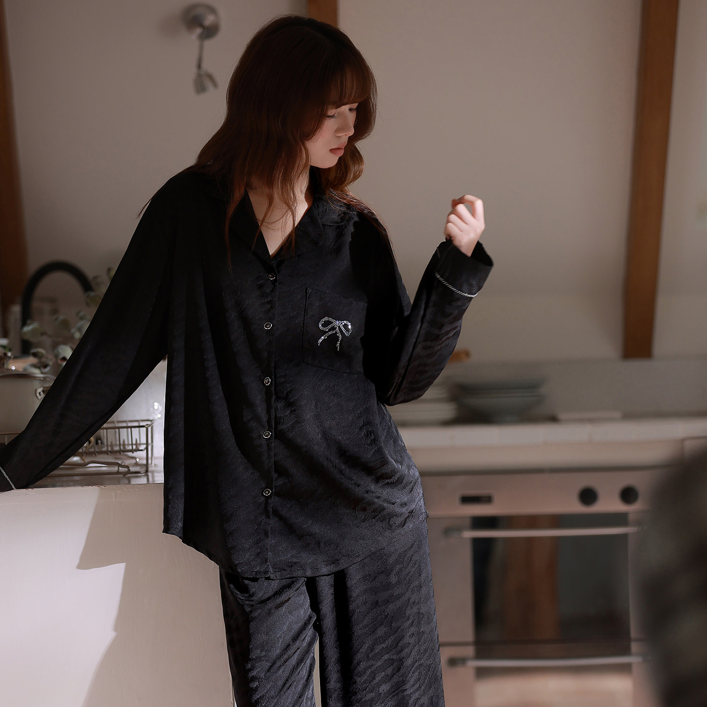 思莉太太冰丝睡衣女款长袖黑色高级感烫钻大码春夏四季简单居家服