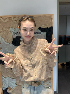 欧洲站2025冬季V+.COM新款设计师款复古花边衬衫气质提花小众上衣