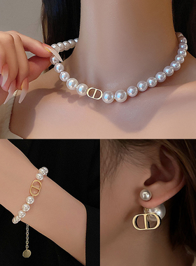 仿珍珠复古设计感项链首饰三件套