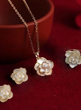 小香风白色山茶花项链耳钉戒指三件套小众设计高级感锁骨链搭裙子