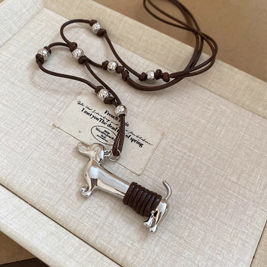复古腊肠小狗项链女小众设计感轻奢毛衣链配饰百搭高级感长款颈链