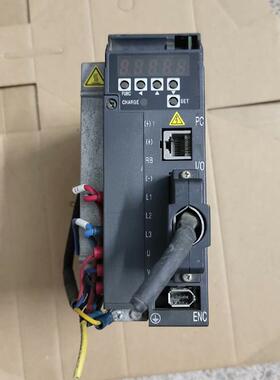 议价 驱动器ADA2-04NSCP2 400W。成色如图所示,