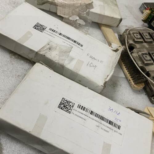 议价 f3aa012e、12v。看着像拆机的,脚上有焊锡,一共三盒