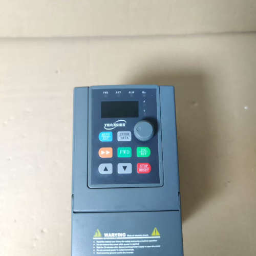 源信1.5KW变频器，型号YK3000-2S0015G，22