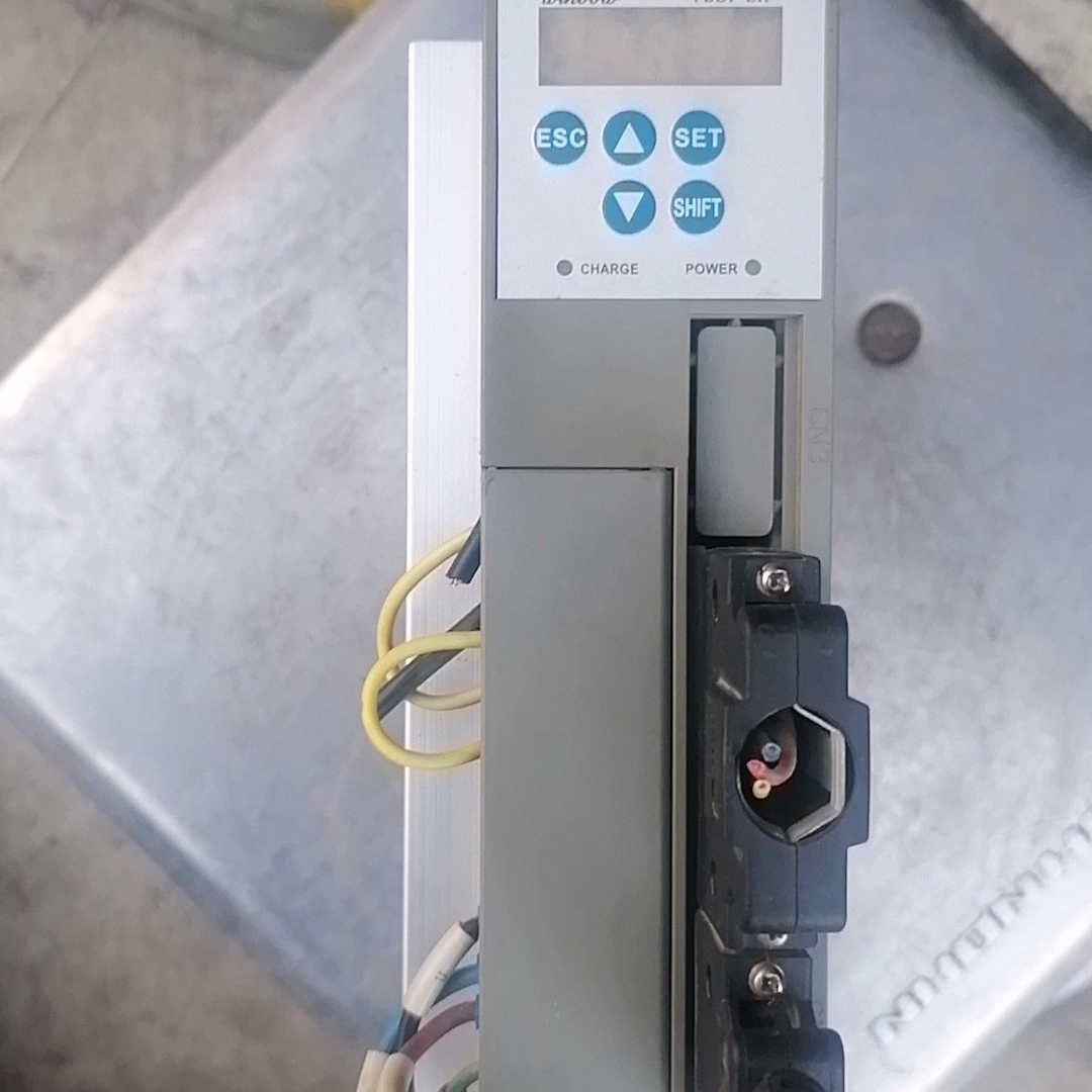 拆机一台厦门产的伺服驱动器YBDP—EH3015MFG，型号