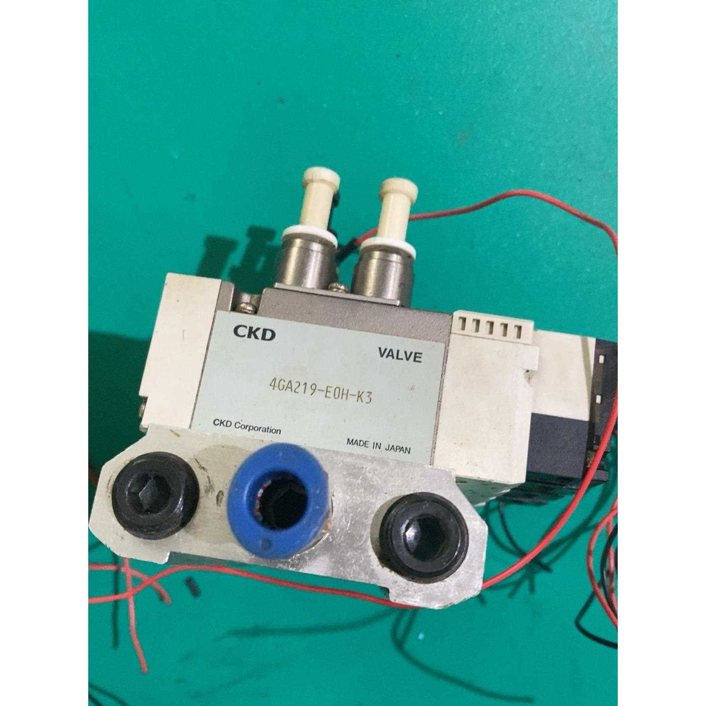 拆机CKD电磁阀仅一组，4GA219-EOH-K3一组，一组